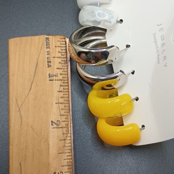 YELLOW silver white chunky hoop earrings - Picture 5 of 6